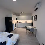V Centru Brna U Hlavniho Nadrazi S Garazi Appartement Brno