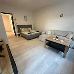 V Centru Brna U Hlavniho Nadrazi S Garazi Appartement